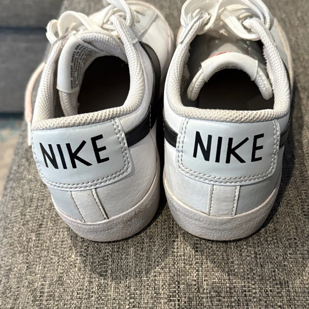 Youth/ Kids Nike White and Black Low-Top Sneakers 6Y